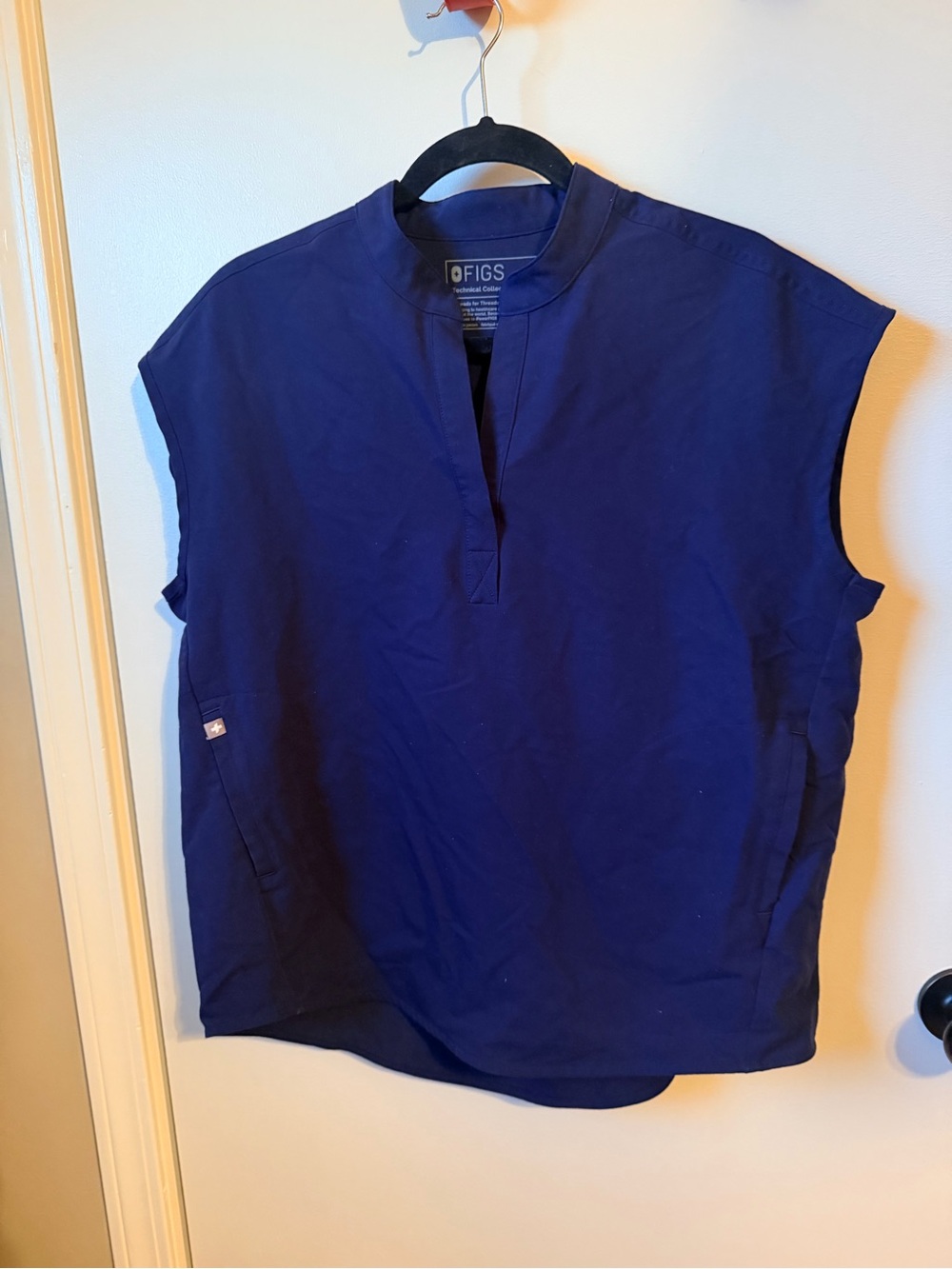 FIGS Women's Navy V-Neck scrub top-Technical Collection Sz. S